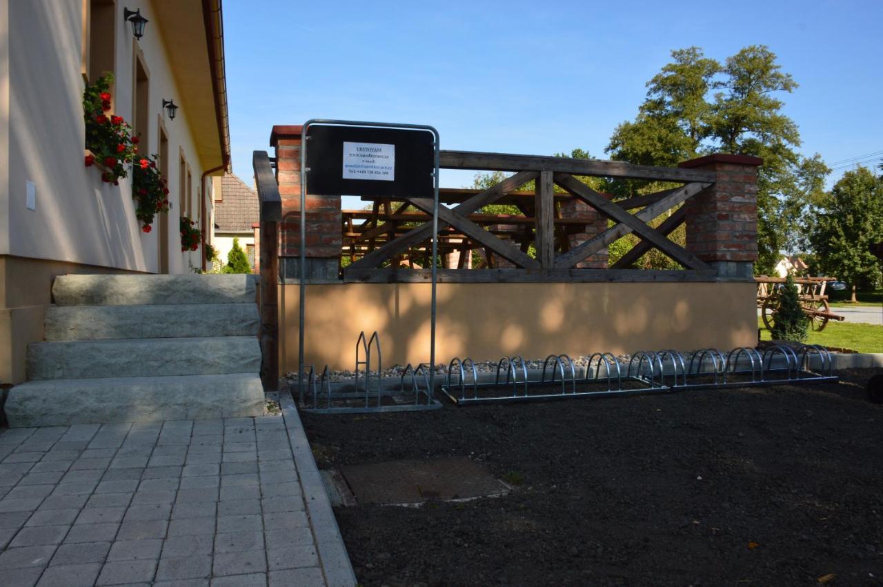 Penzion U Podkovare Třeboň Exterior foto